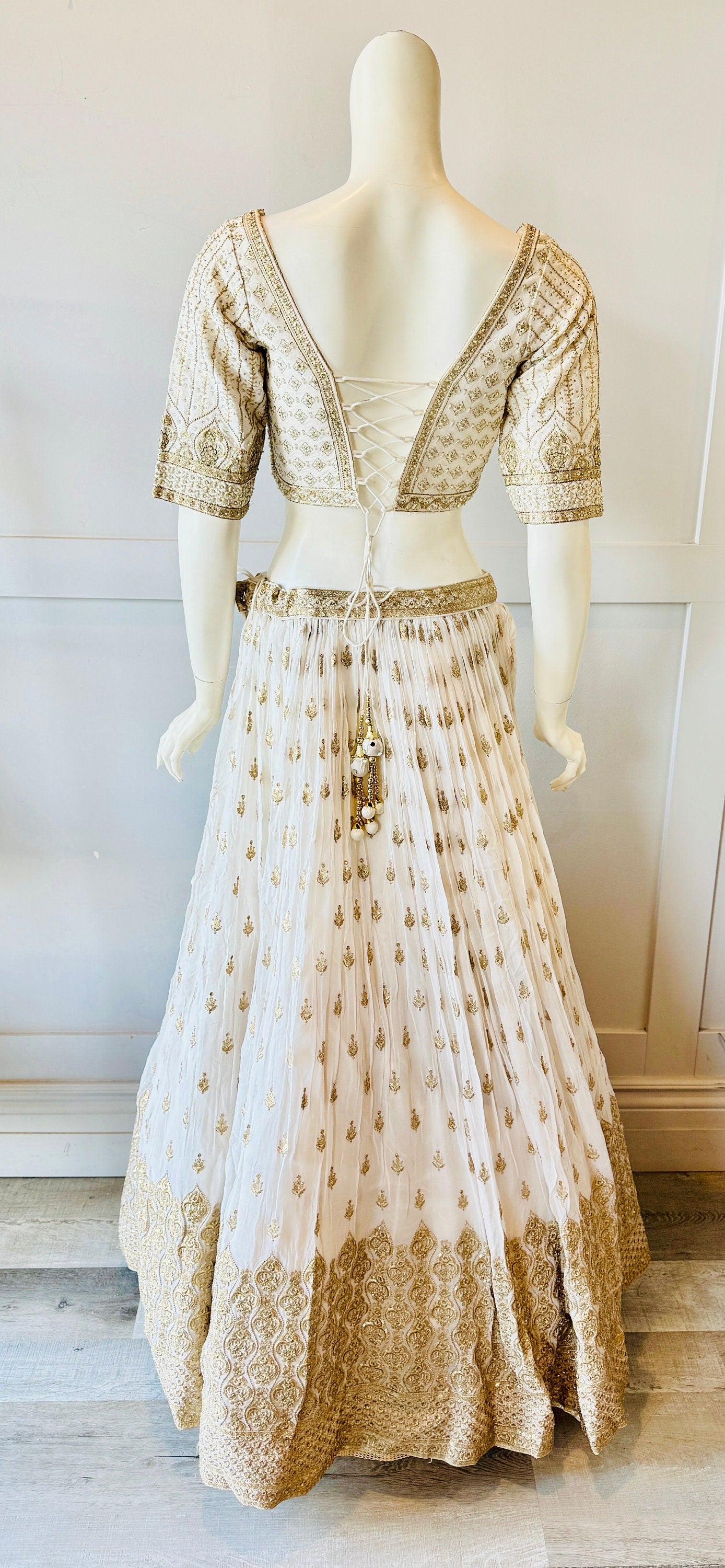 White Lehnga