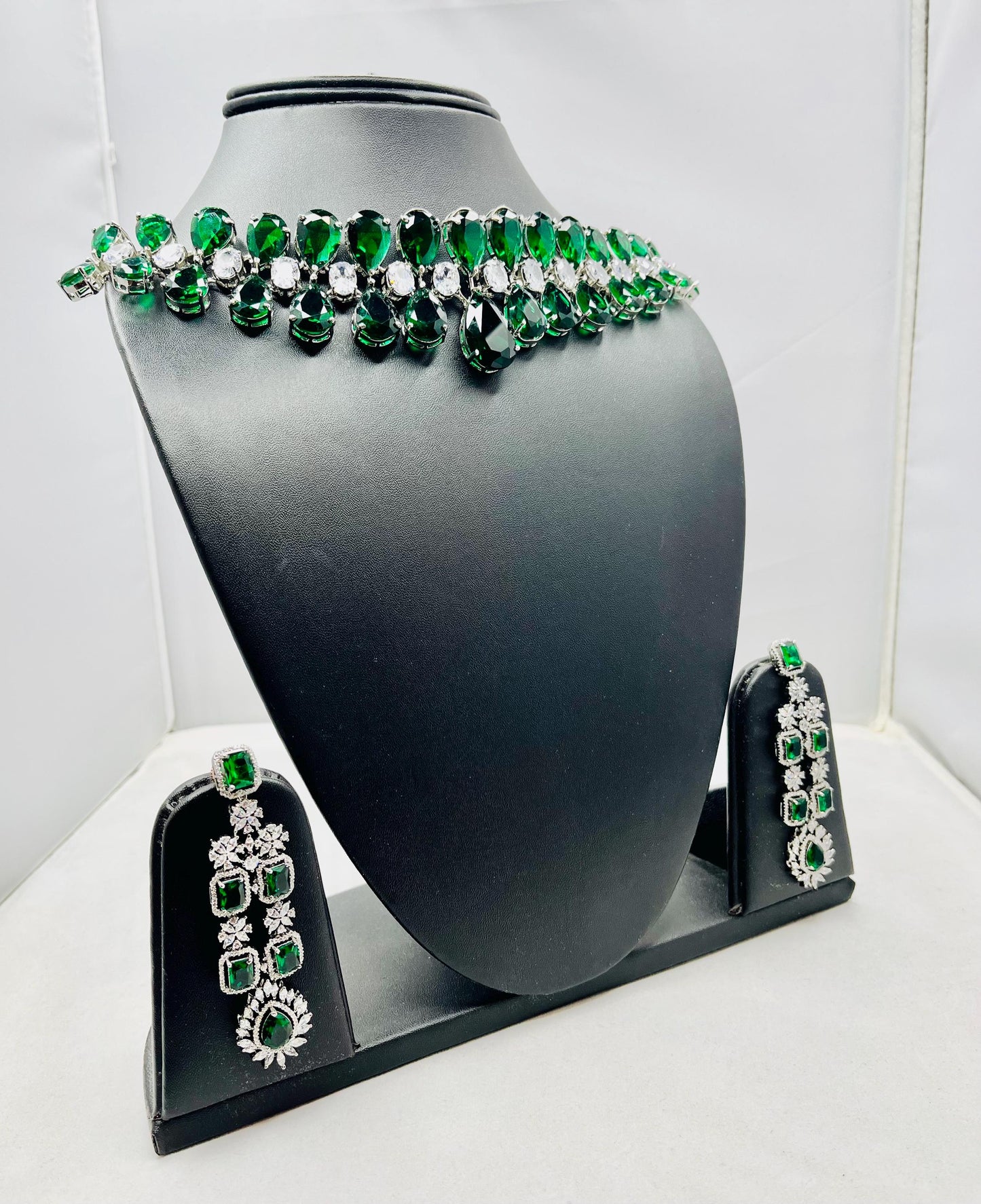 Green & White Choker Set