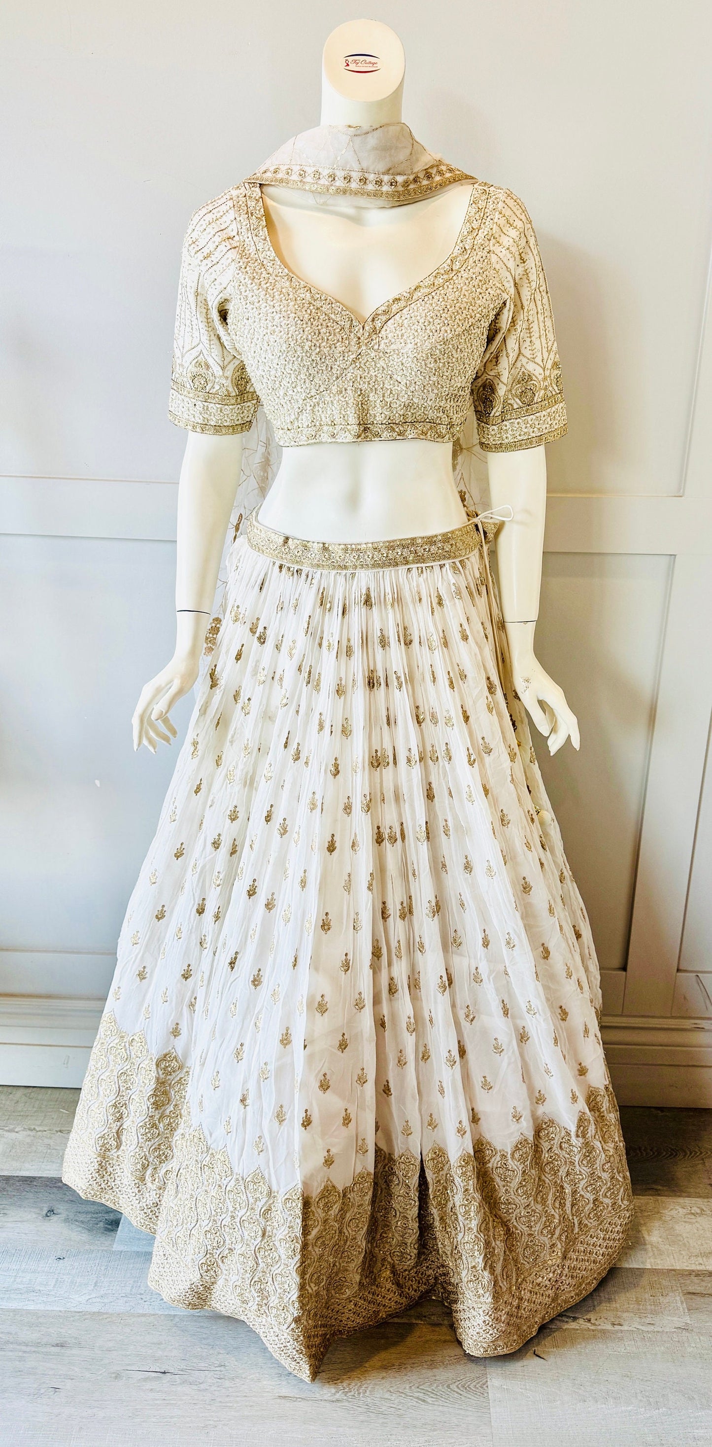 White Lehnga
