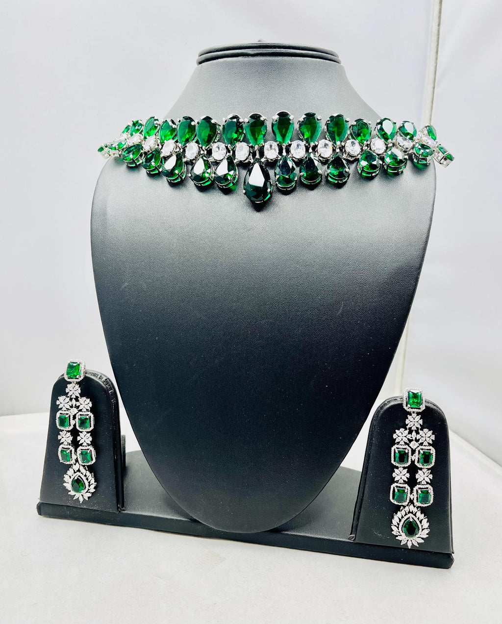 Green & White Choker Set