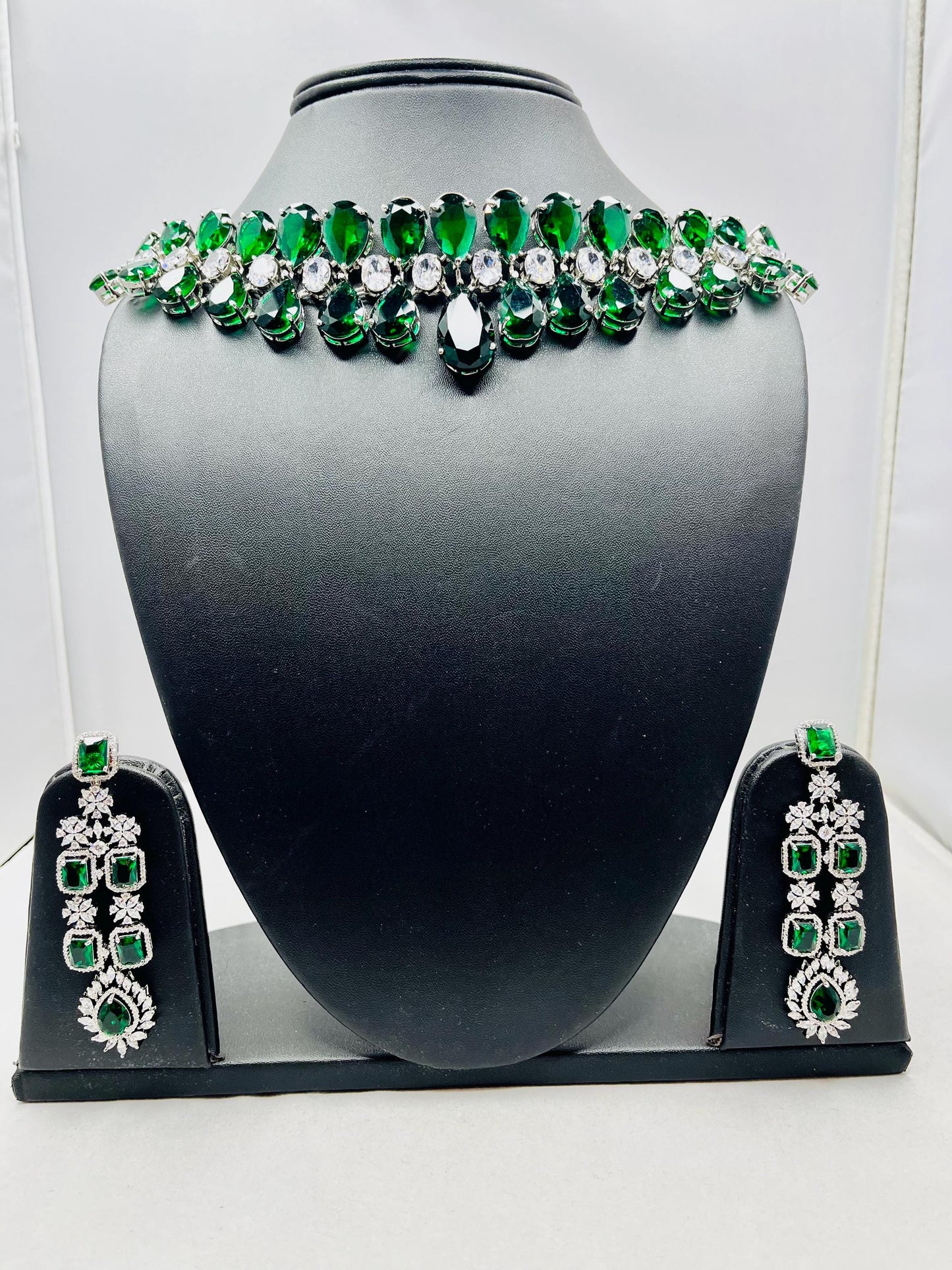 Green & White Choker Set