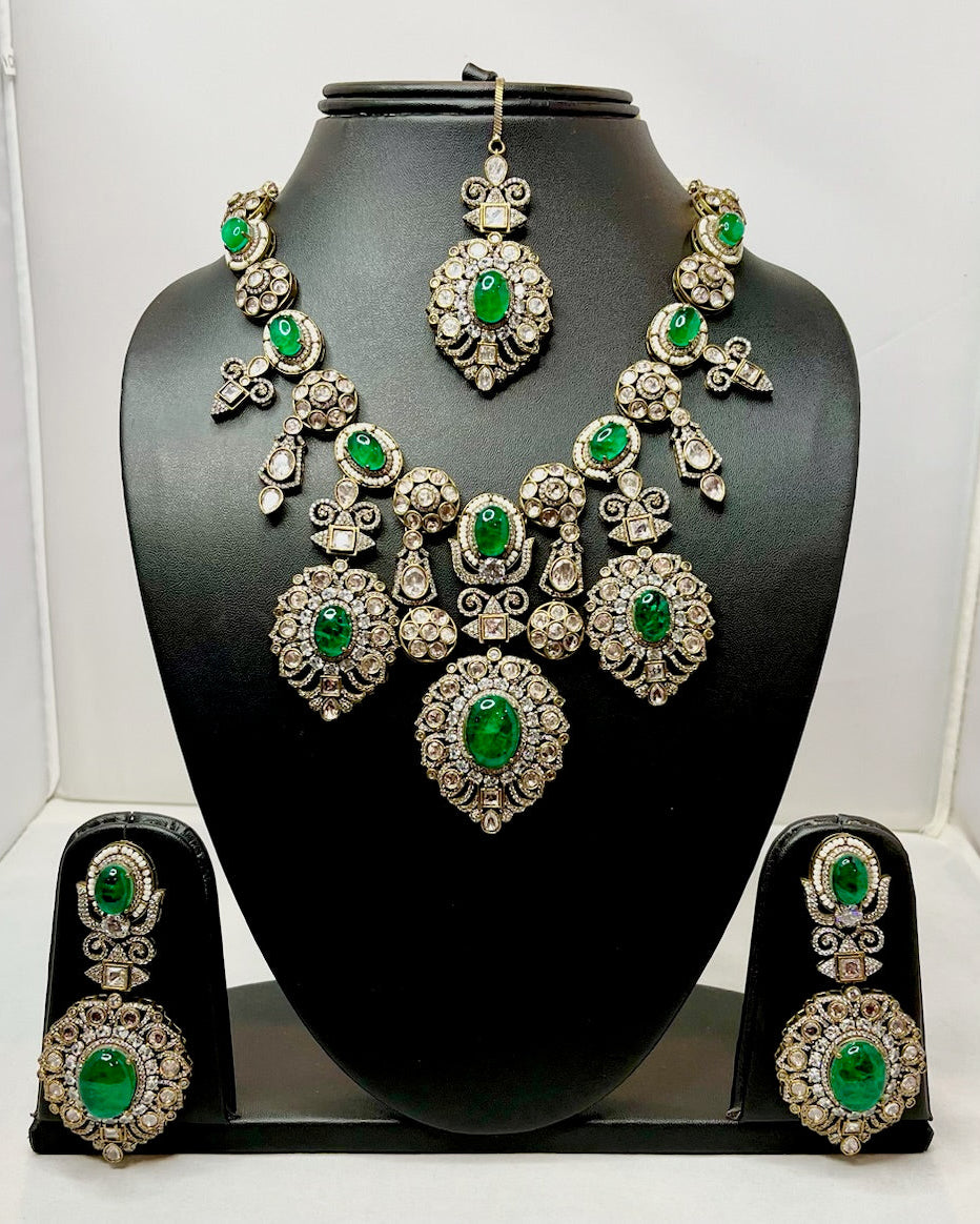 Emerald Green Stones Necklace Set