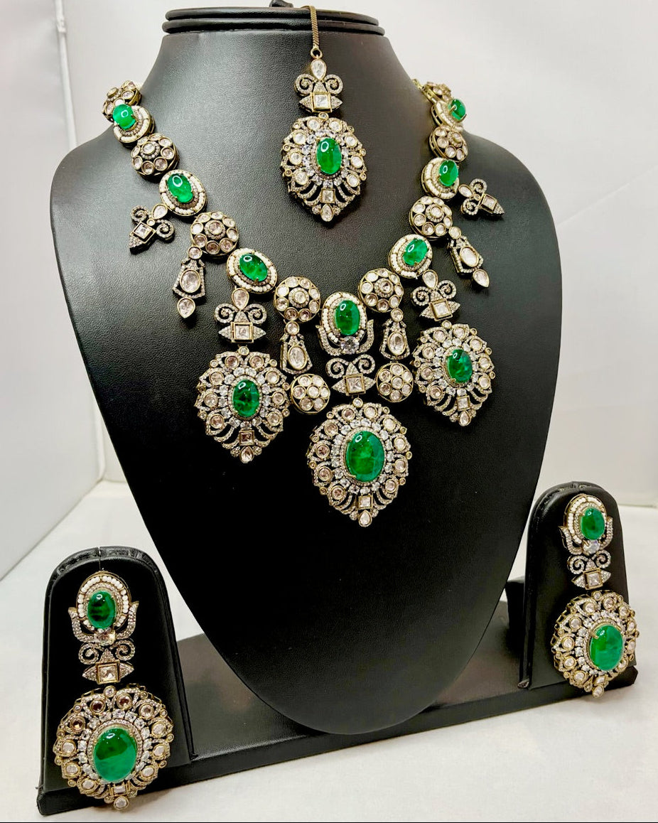 Emerald Green Stones Necklace Set