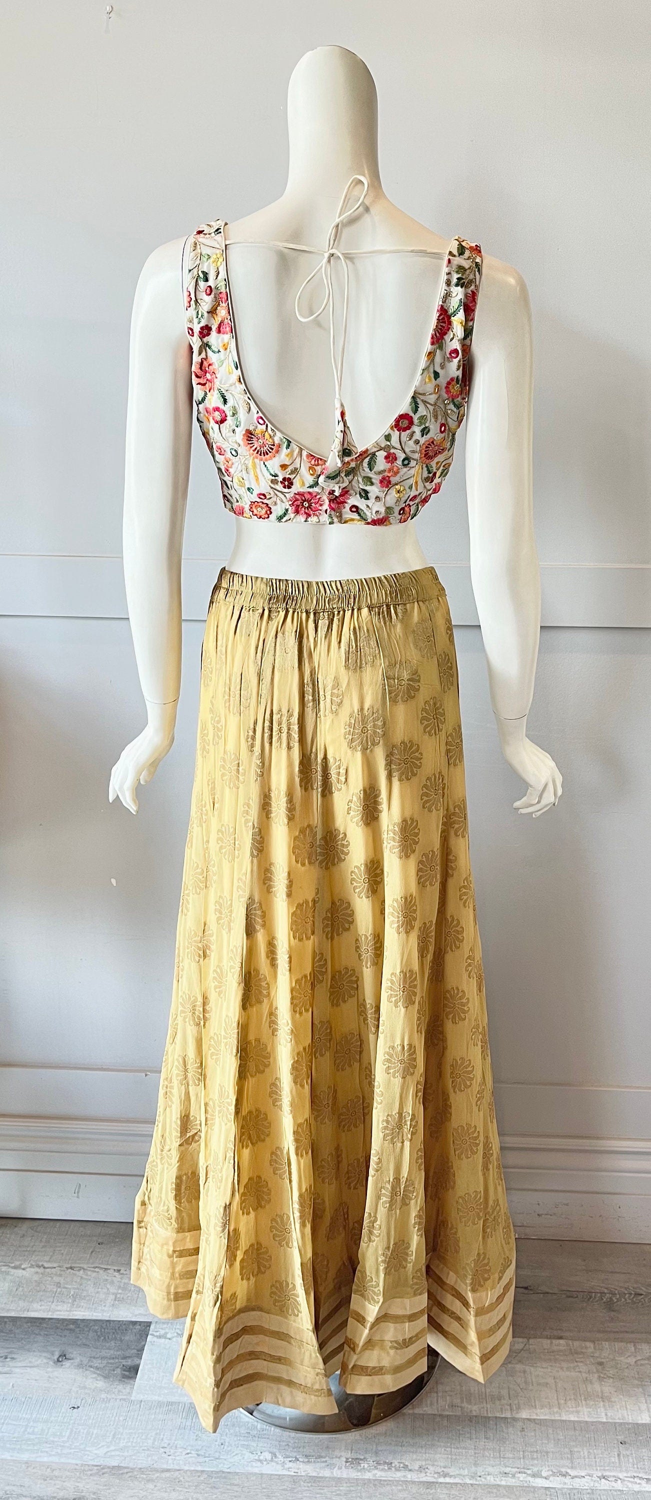 Gold & White Lehnga