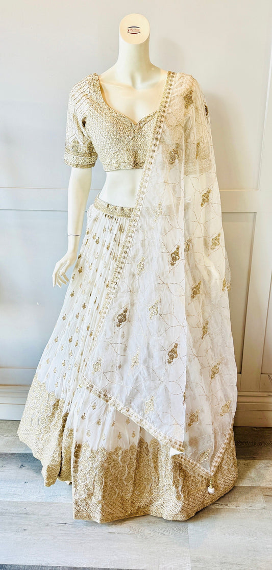 White Lehnga