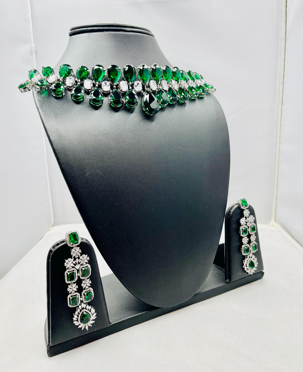 Green & White Choker Set