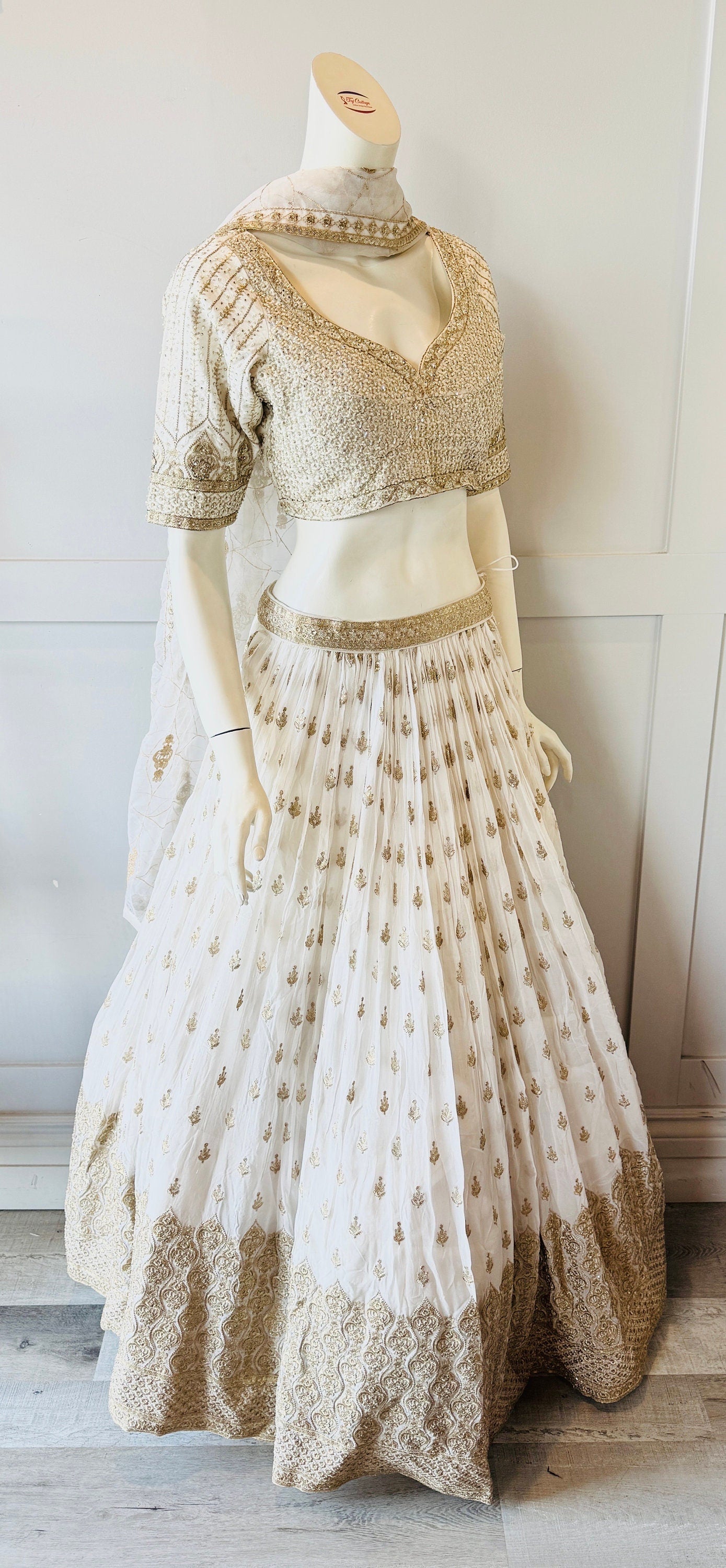 White Lehnga