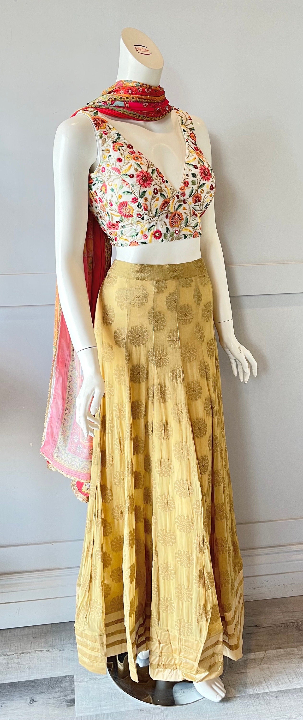 Gold & White Lehnga