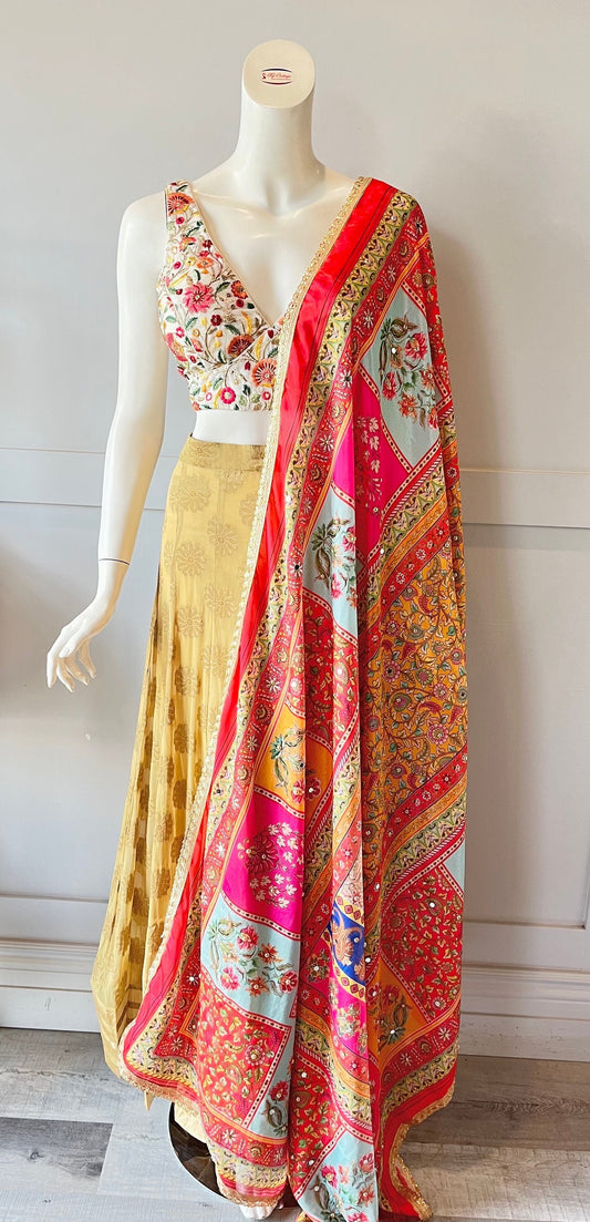Gold & White Lehnga