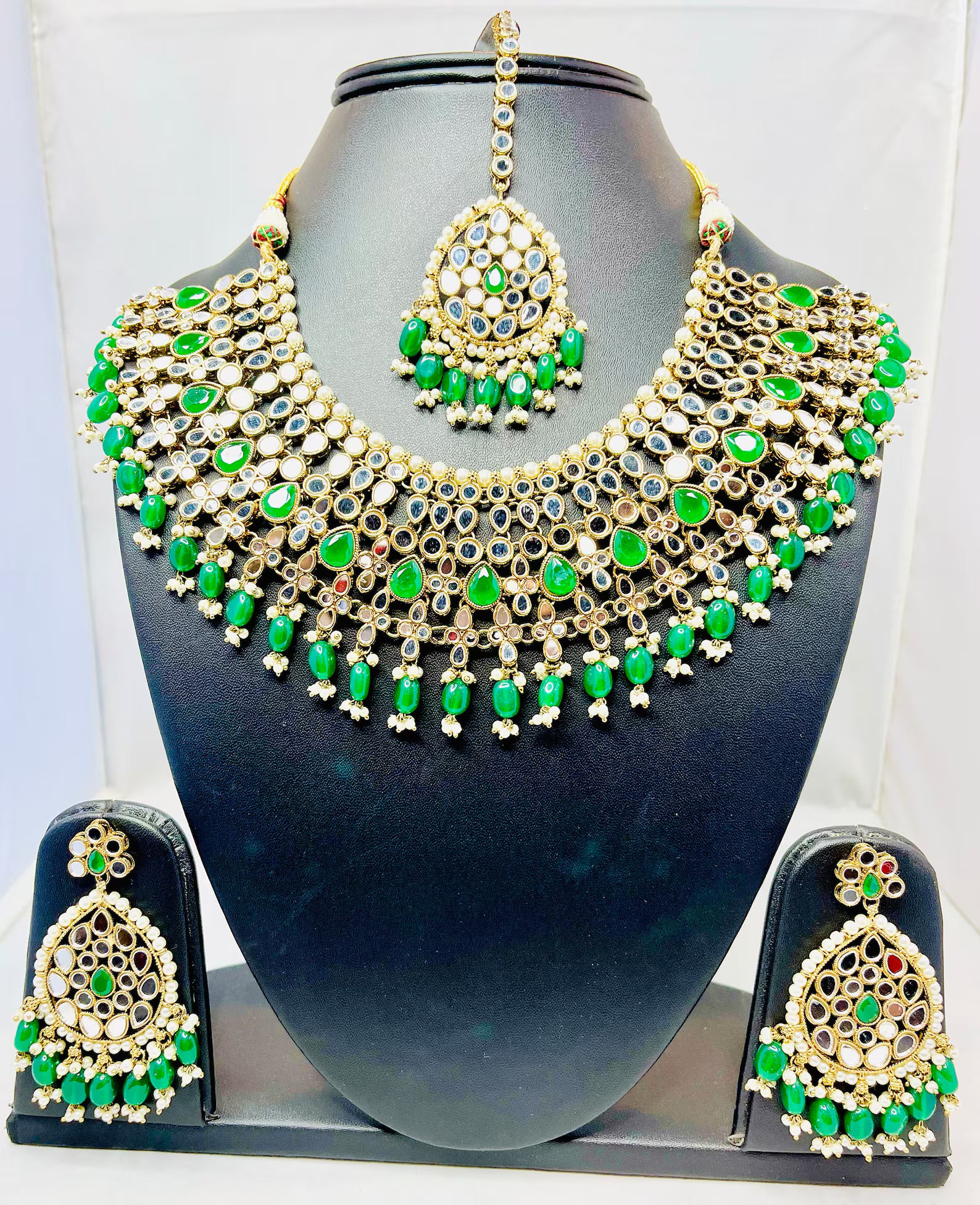 Gold Mirror With Green Kundan Necklace Set
