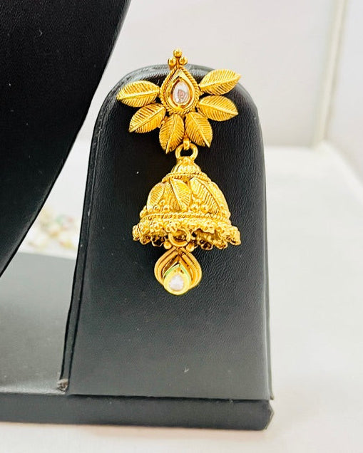 Golden Color Choker Set