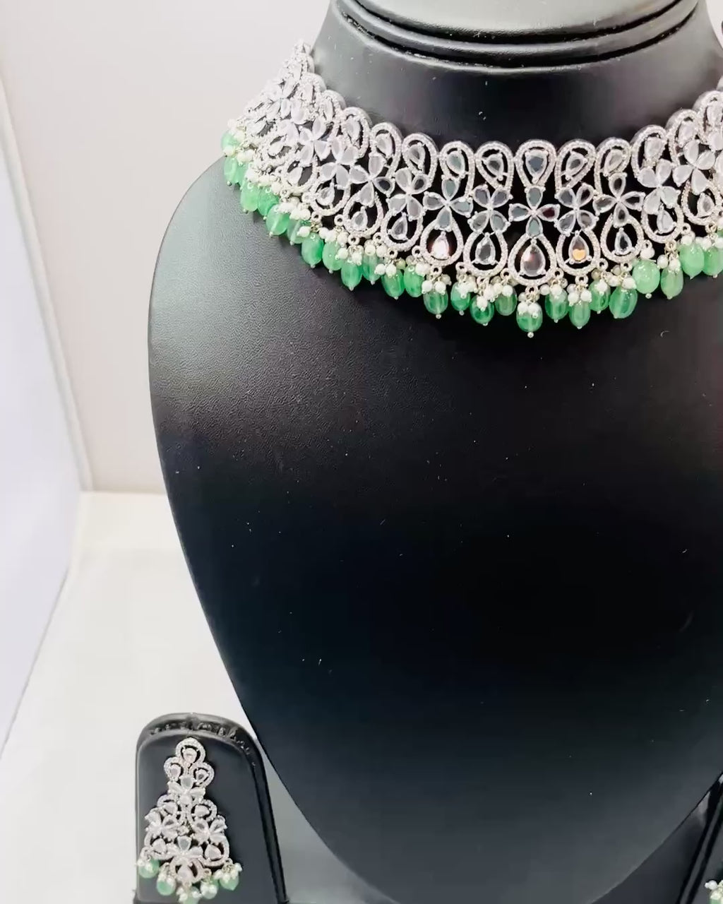 Green Pearl Kundan Jewellery Set