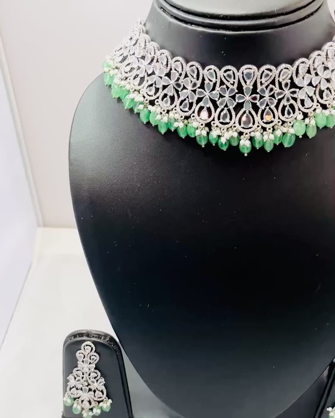 Green Pearl Kundan Jewellery Set