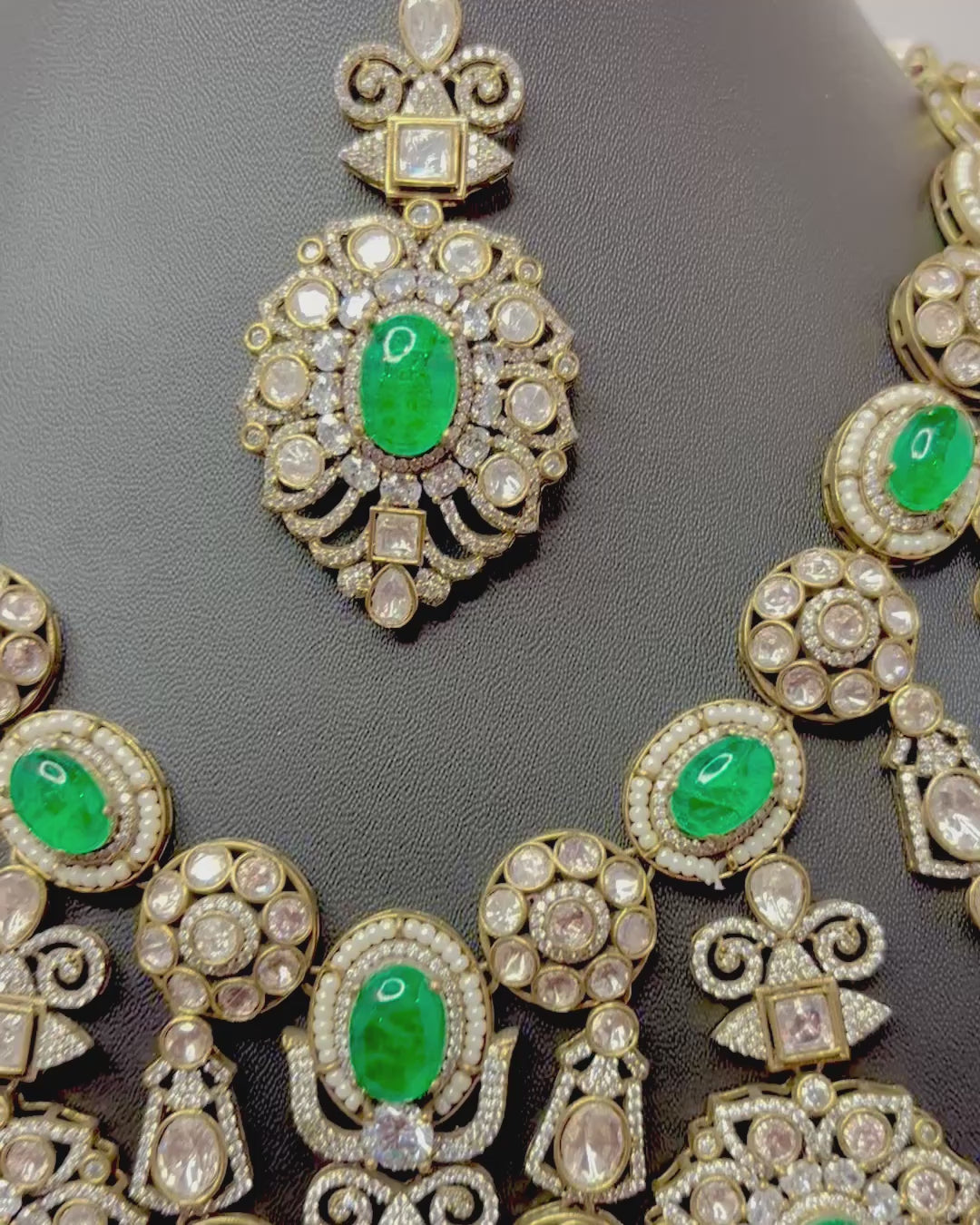 Emerald Green Stones Necklace Set